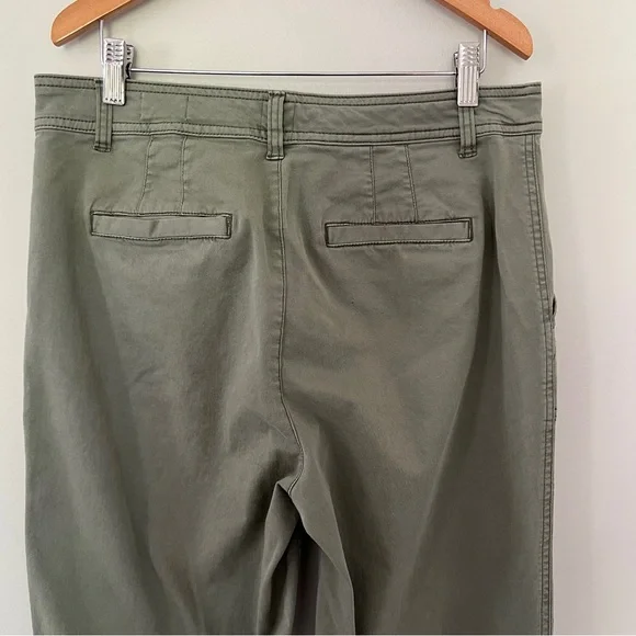 GAP Girlfriend Khaki Green Chinos Pants Relaxed Fit - Picture 7 of 9